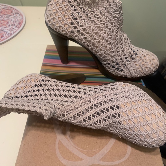 Sexy ankle boot , not worn , size 7.5 us by Barcelona Collective - Picture 3 of 7